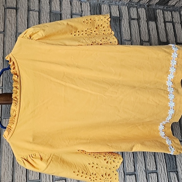 Talbots Pretty Yellow Top With Daisys SZ L Petite Excellent - Picture 4 of 9
